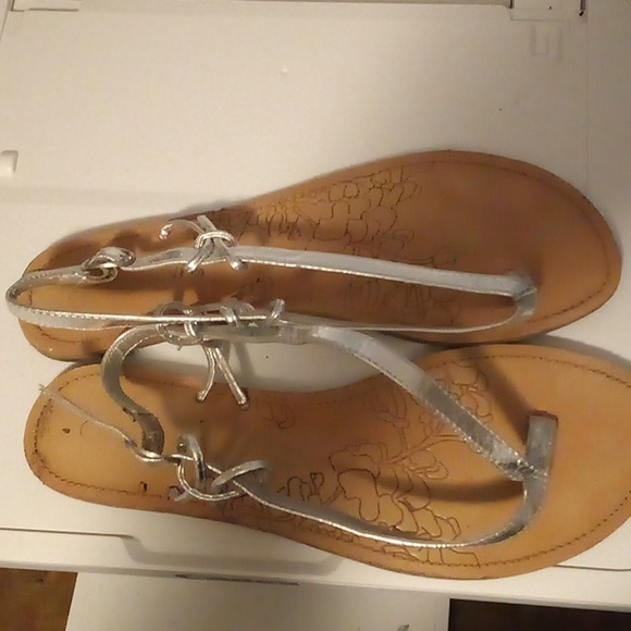 Wild Diva Shoes - GUD - Wild Diva Silver Flat Sandals - Size 8